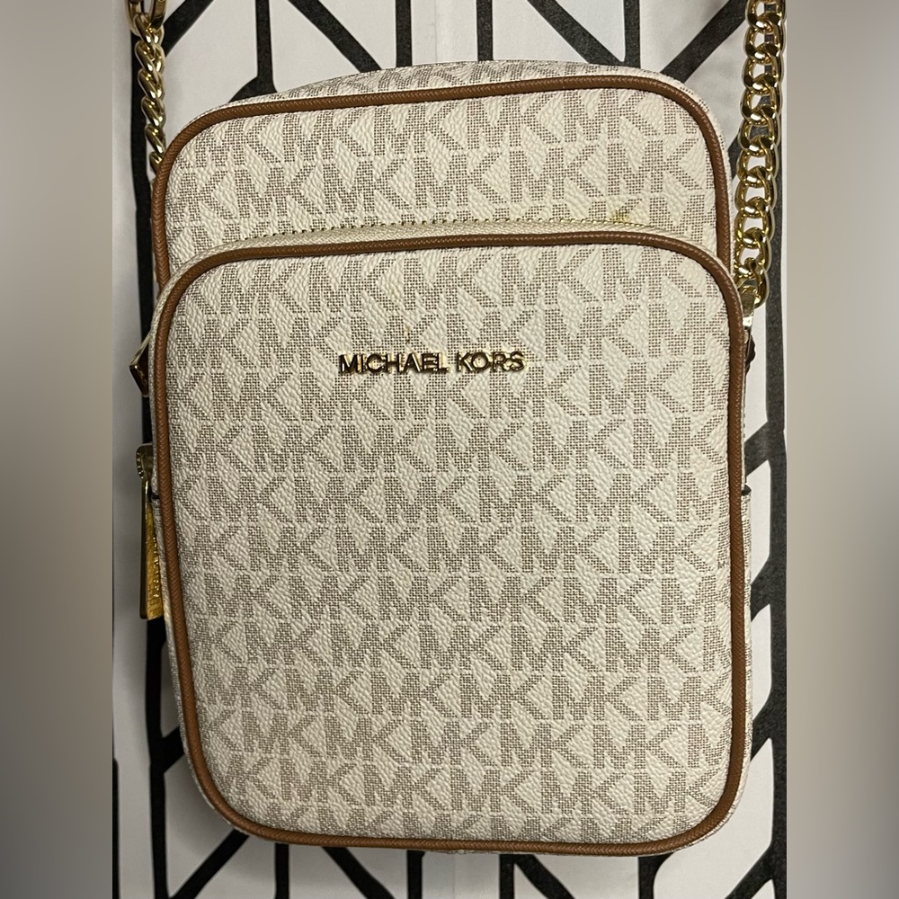 MICAEL KORS JET SET TRAVEL MEDIUM LOGO CROSSBODY BAG